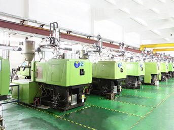 Plastik enjeksiyon kalıplama atölyesi