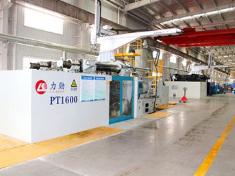 Plastik enjeksiyon kalıplama atölyesi