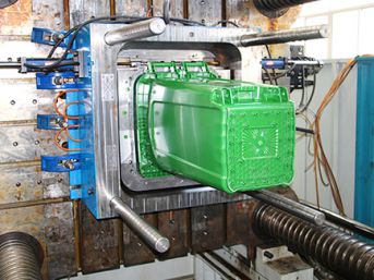 Plastik enjeksiyon makinesi